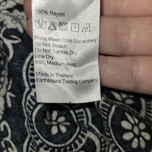 Earthbound Trading Co Womans Short Sleeve Blouse Size S - Picture 13 of 13